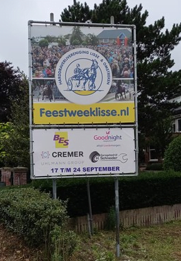 Ze hangen weer!